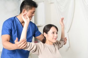 肩こりや五十肩、腰痛の時の動作確認