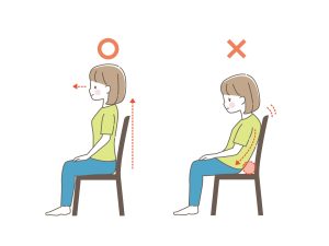 椅子に座る女性の良い姿勢と悪い姿勢の比較